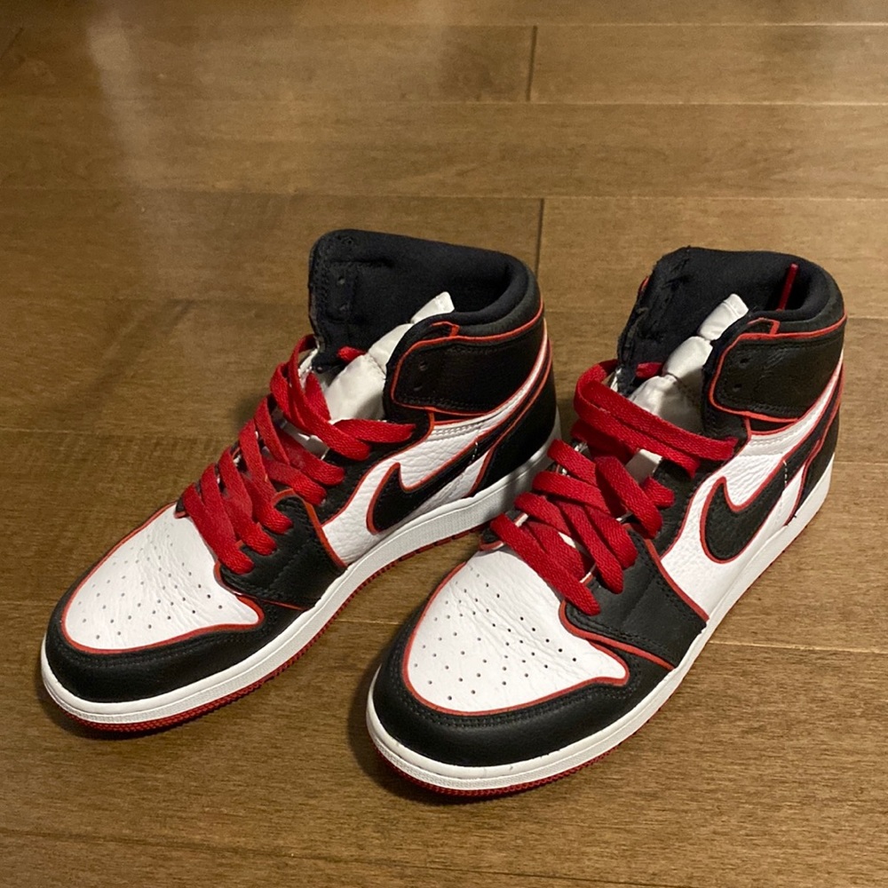NIKE bloodlines (size 7 womens)